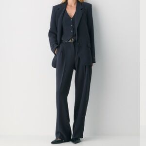 Aritzia The Effortless Pant™ - (Re)ssential